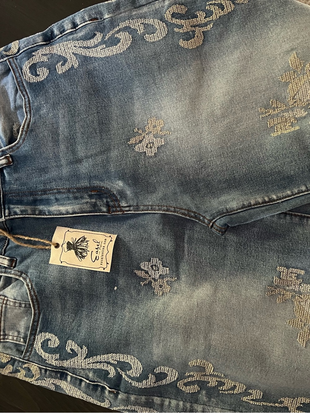 Easel Embroidered Light Blue High-Rise Women's Jeans 30 waist 28 inseam. - Picture 7 of 7